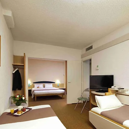 Ibis Styles Centre 3* Ντινάν